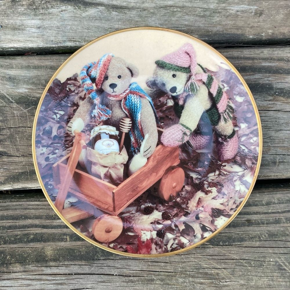 GORHAM DECOR CHRISTMAS PLATE HUNNY MUNNY AND T.N.T. VINTAGE